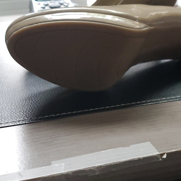 Heels - Picture 2 of 3